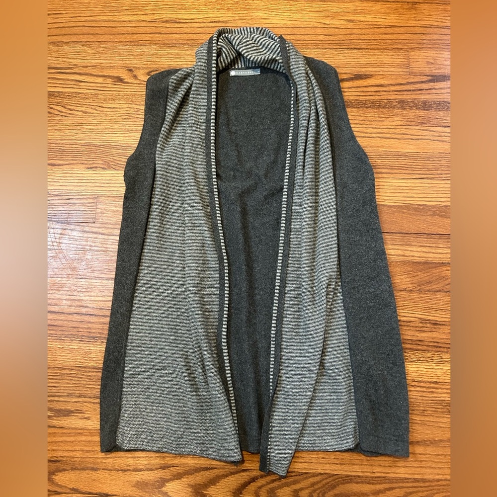 InCashmere women’s dark grey, long, open front, striped collar and front, medium